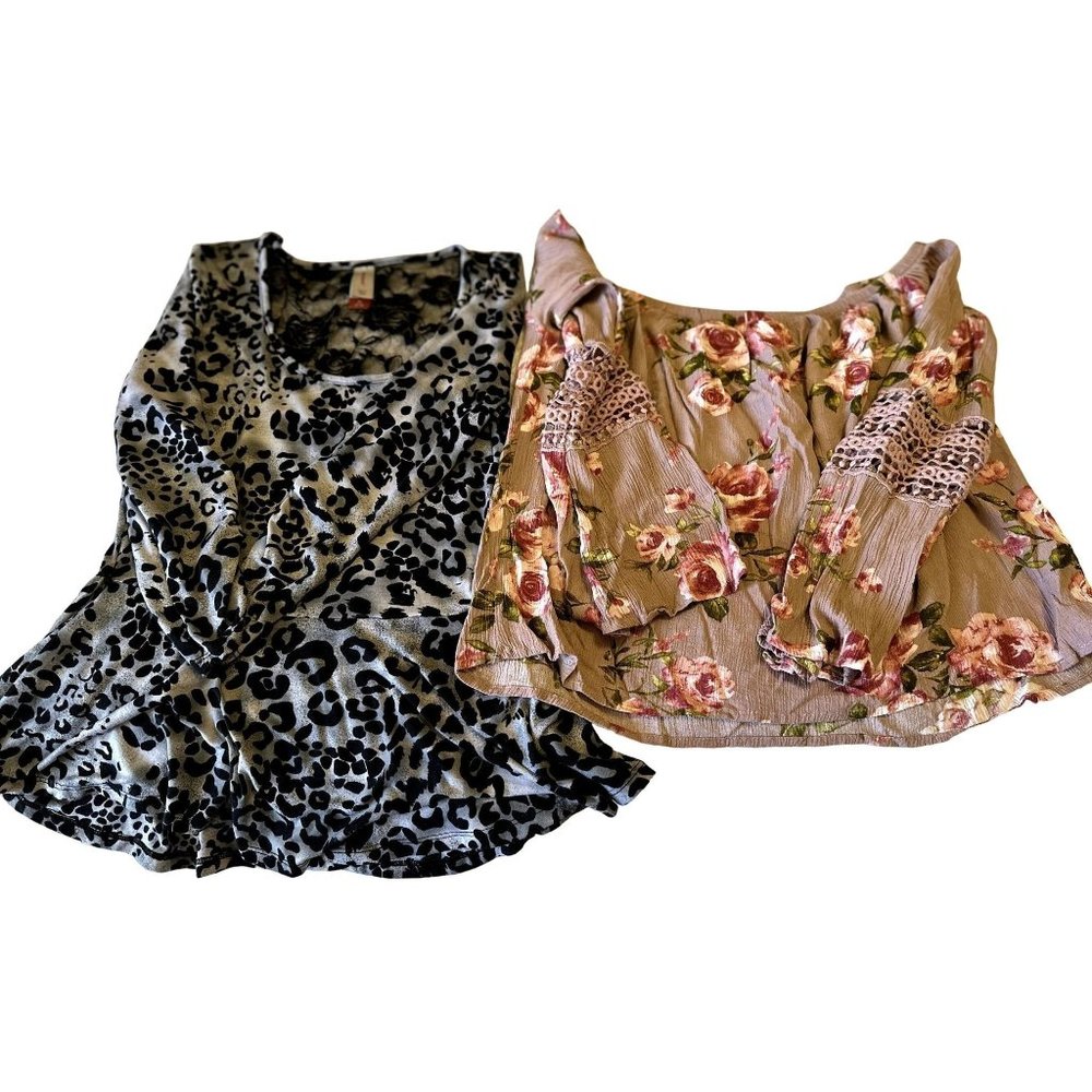 Set of 2 Pre-owned Women's Size Medium Tops (Floral and Leopard Print)